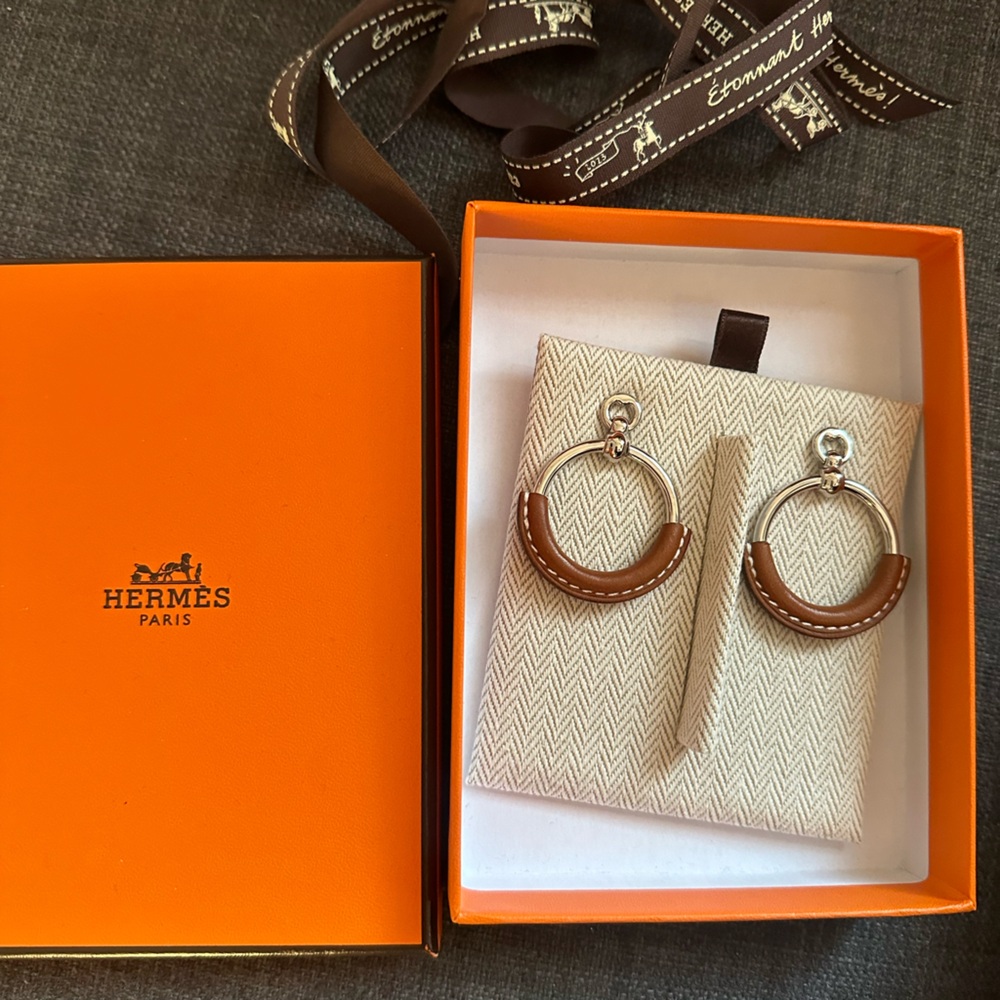 Brand New Hermes loop earring